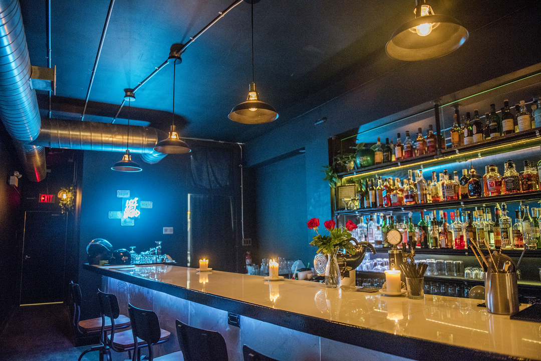 Bar Stray
